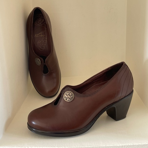 DANSKO BNWT Brown Leather Pumps with 2.5” Heel - Picture 7 of 7